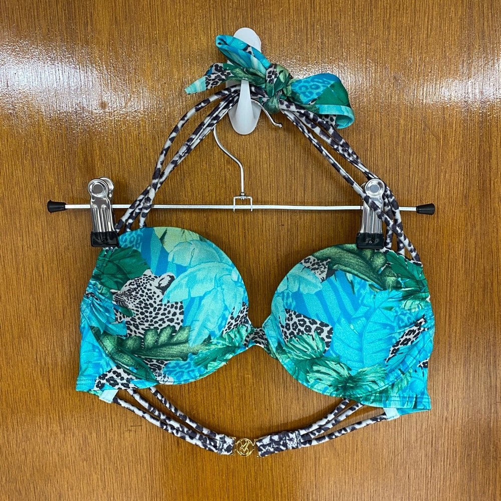 Victoria’s Secret bombshell push up bikini